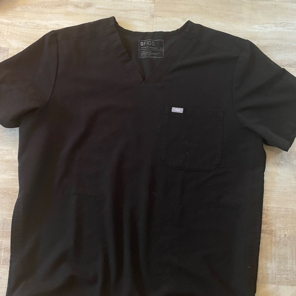 Figs Men's Black V-Neck Short Sleeve Tee